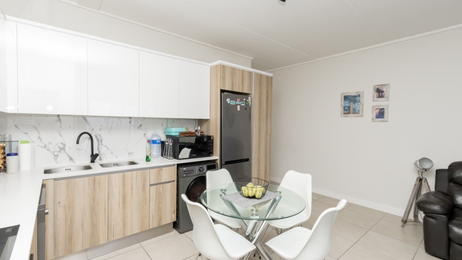 To Let 2 Bedroom Property for Rent in Sandown Western Cape
